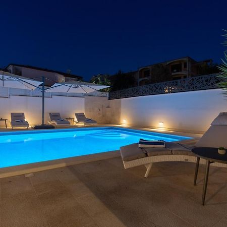 Villa Fortis B&B โตรกีร์ ภายนอก รูปภาพ