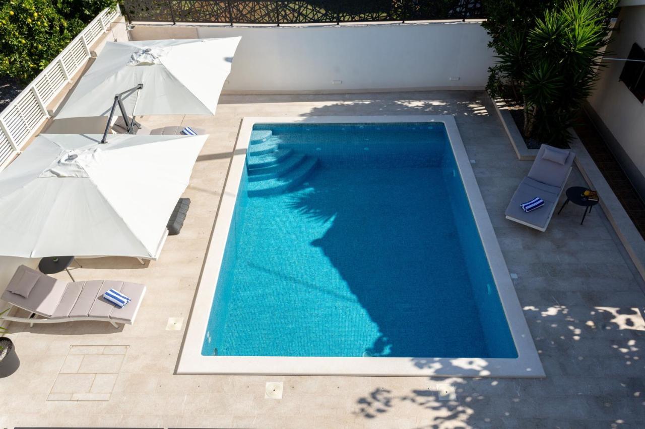 Villa Fortis B&B โตรกีร์ ภายนอก รูปภาพ