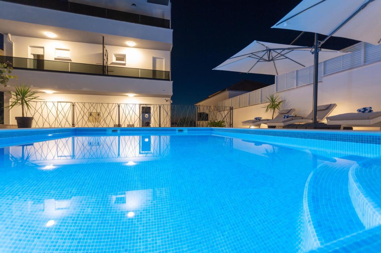Villa Fortis B&B โตรกีร์ ภายนอก รูปภาพ