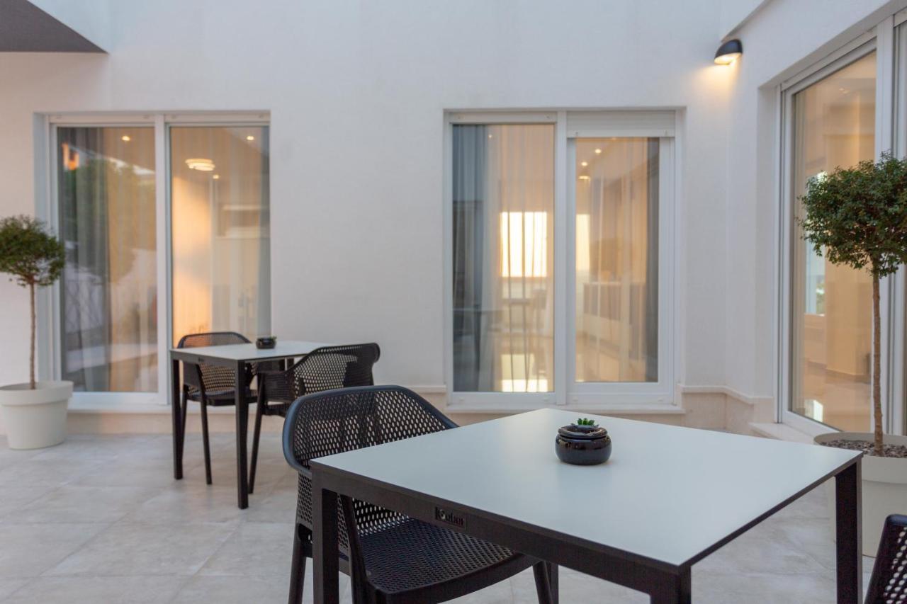 Villa Fortis B&B โตรกีร์ ภายนอก รูปภาพ