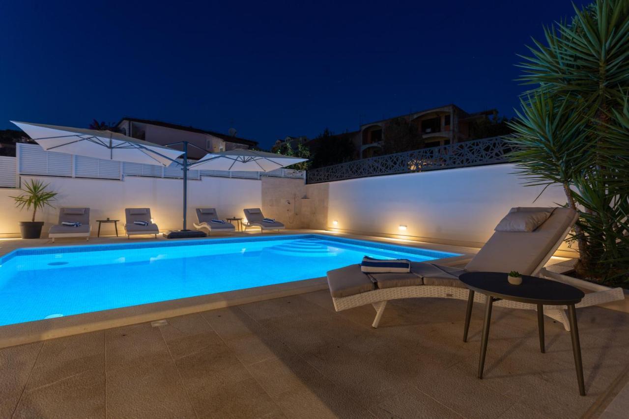 Villa Fortis B&B โตรกีร์ ภายนอก รูปภาพ