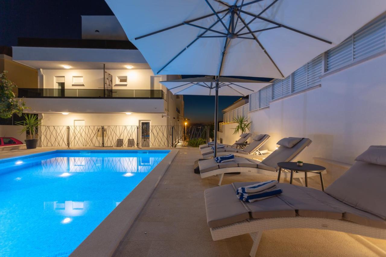 Villa Fortis B&B โตรกีร์ ภายนอก รูปภาพ