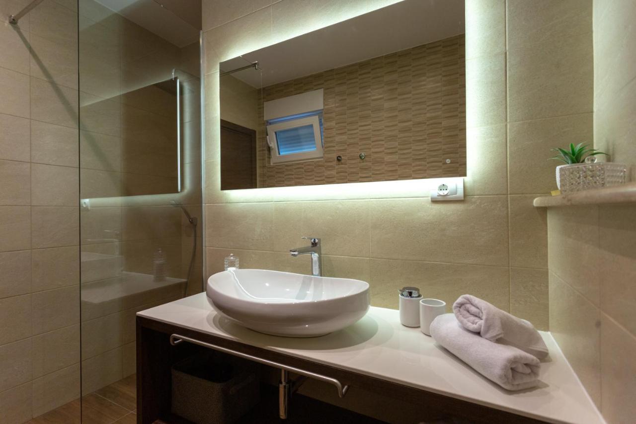 Villa Fortis B&B โตรกีร์ ภายนอก รูปภาพ