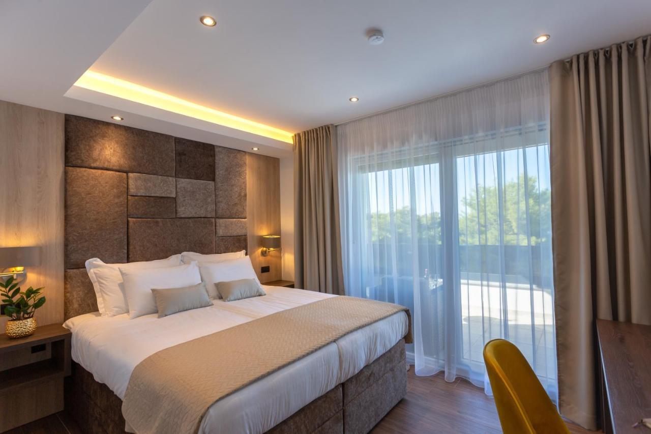 Villa Fortis B&B โตรกีร์ ภายนอก รูปภาพ