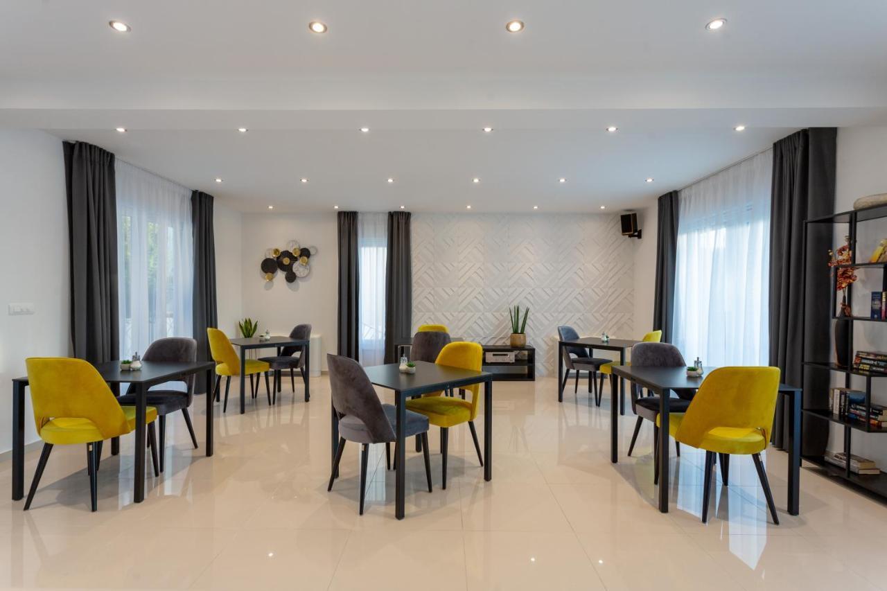 Villa Fortis B&B โตรกีร์ ภายนอก รูปภาพ